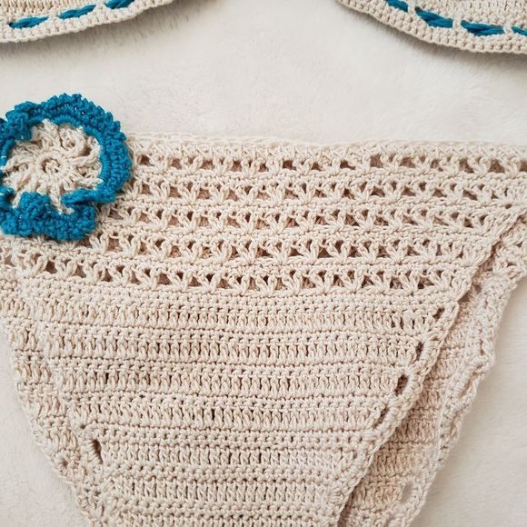 HANDMADE crochet cream and emerald bikini - Picture 5 of 8